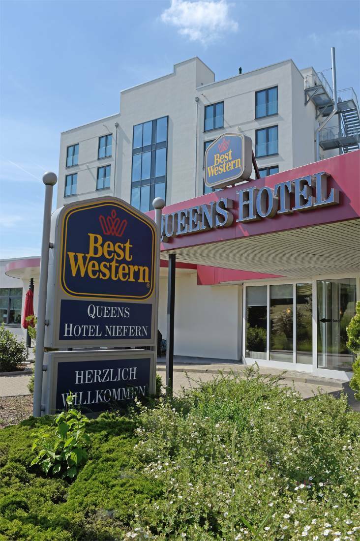 Best Western Queens Hotel Pforzheim-Niefern Exteriör bild